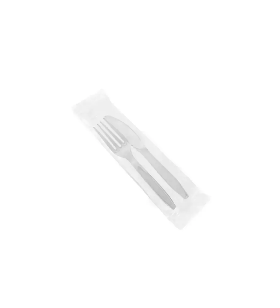 Ensemble de fourchettes et couteaux transparents emballes individuellement dans un sachet en PP NOV ( 4 sacs de 200 unités )( 800 unités par carton )